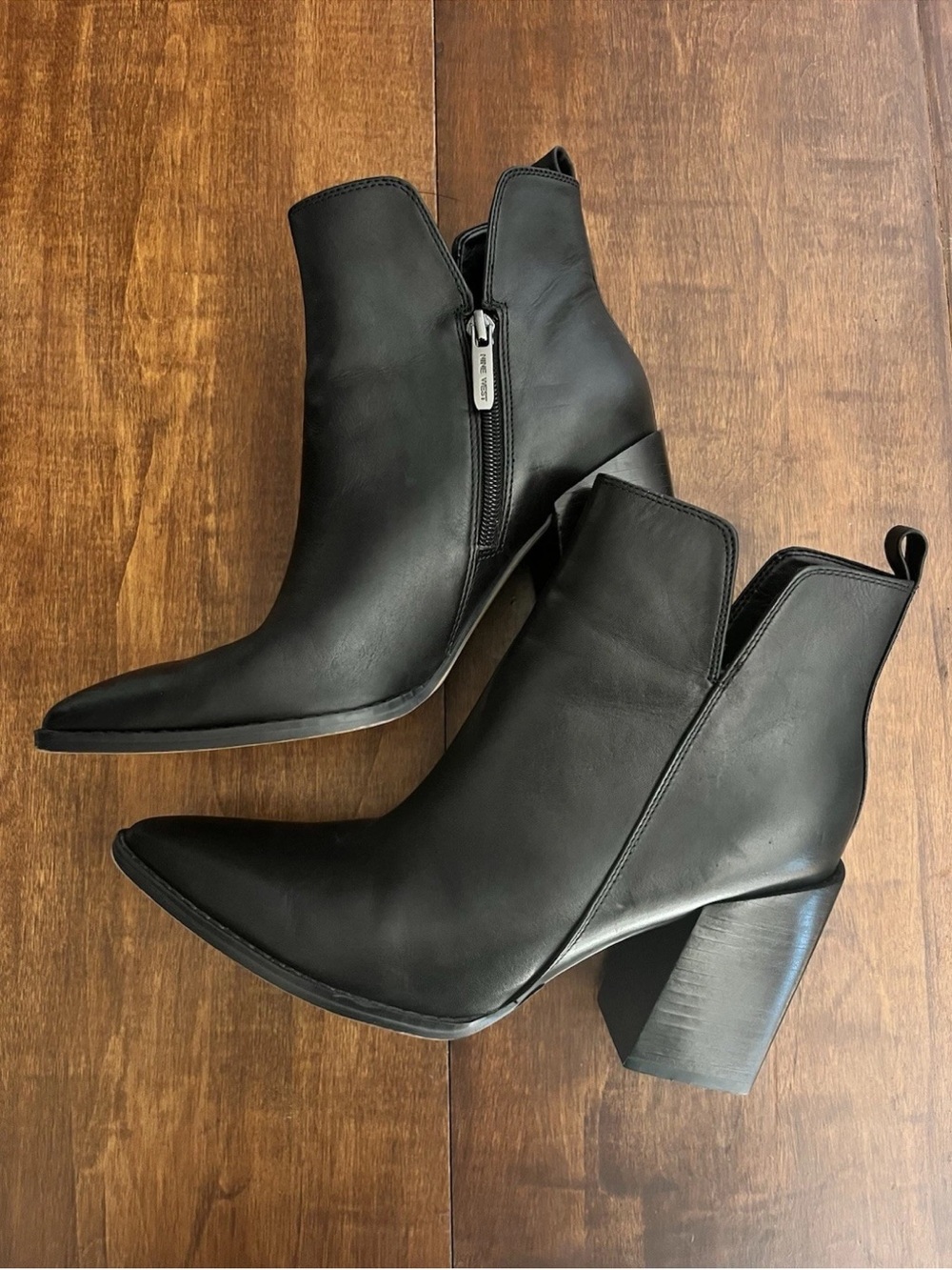 Nine West 8.5 Birds Block Heel Ankle Booties Black Leather Side Zip Pointed Toe